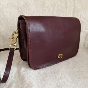 Vintage Coach Burgundy Leather Turnlock Clutch/Shoulder Bag USA N-583-3720